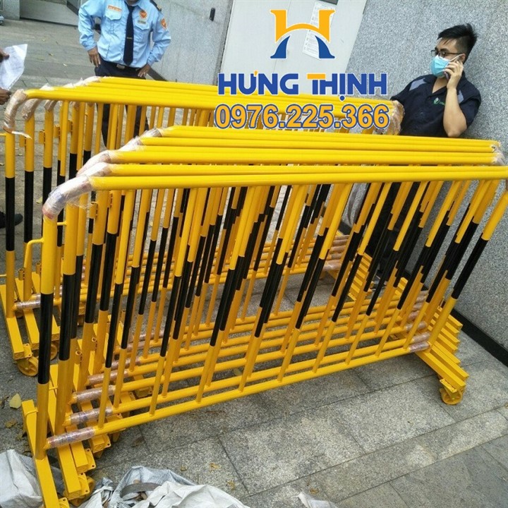 rào chắn di động có bánh xe